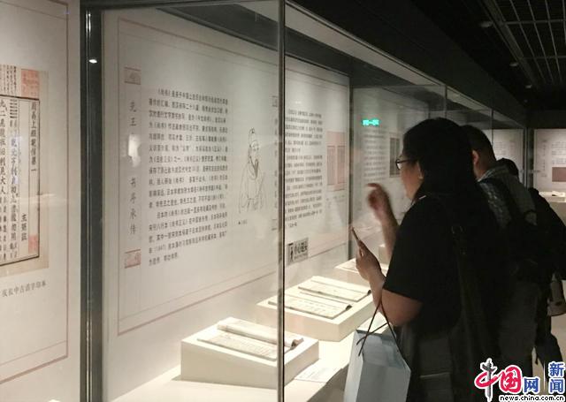 观众观展       摄影 中国网记者 苏向东