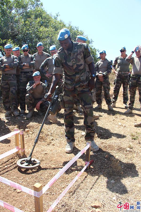 法国战斗工兵分队参观学习中国扫雷排爆作业