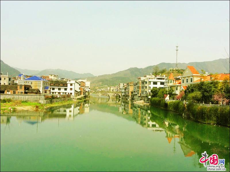 湖南洞口山门,时空研墨挥毫出的厚重山城