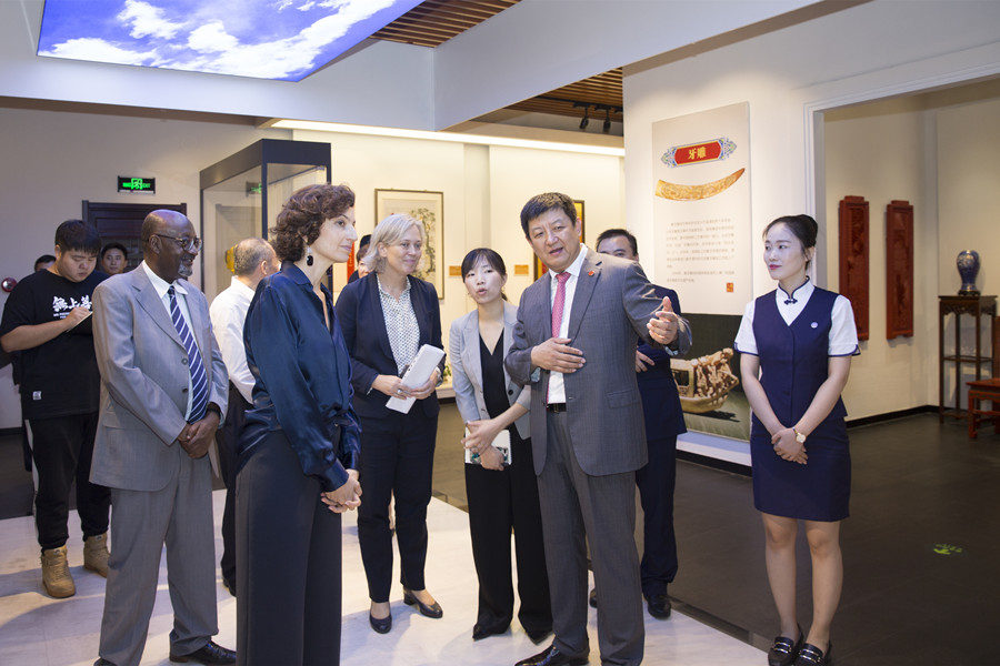 永新华韵文化产业投资集团董事长李永军进行交流中国网7月18日讯(记者