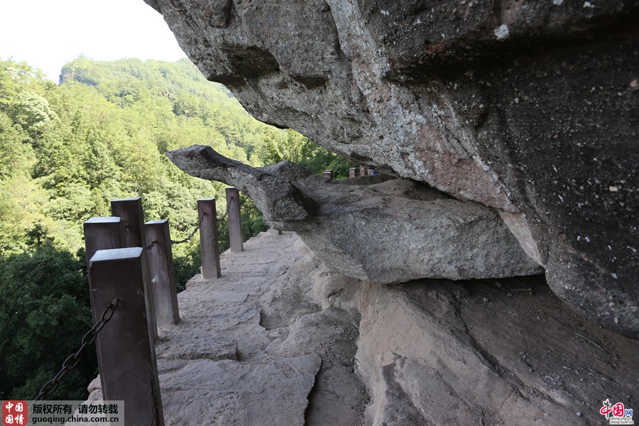 世界文化遗产福建南平武夷山虎啸岩虎啸岩