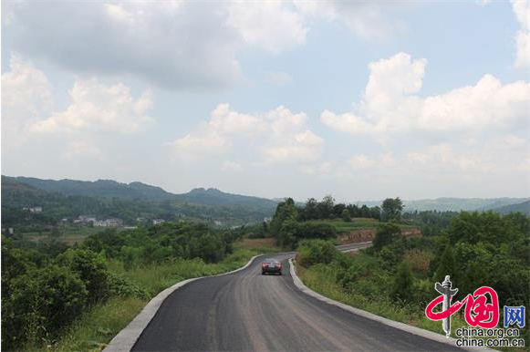 大足:实施公路畅通工程 促进地方经济发展