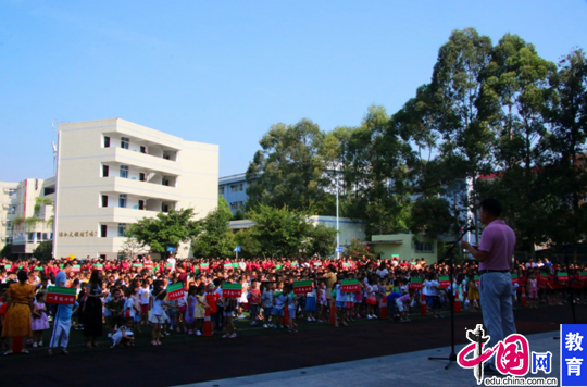 中国教育 成都市龙泉驿区同安小学校全体师生满怀热情,在新学期