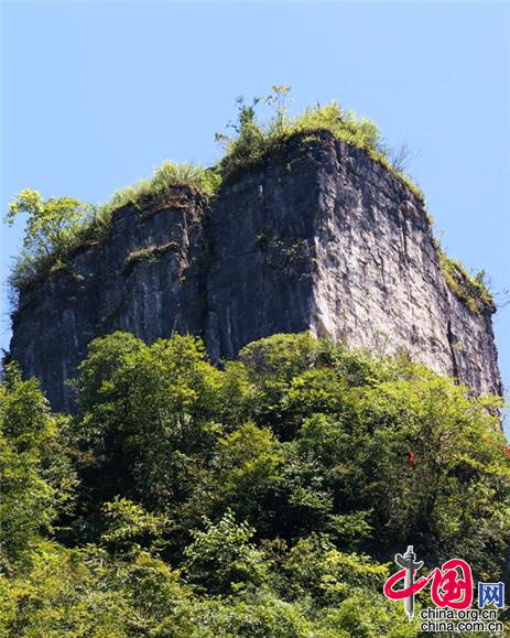 黔江有处石钟山 奇特风光耸云天