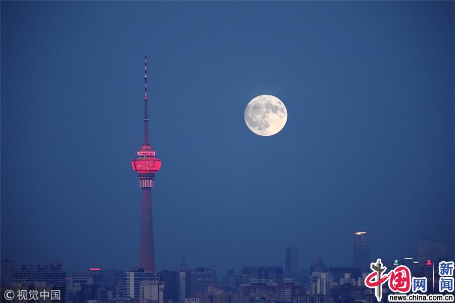 中秋佳节月亮圆 全国各地民众齐赏月
