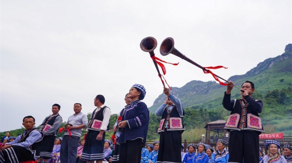 布依族有多少人口_预测要爆 罗平布依族 三月三 泼水节,动真格了