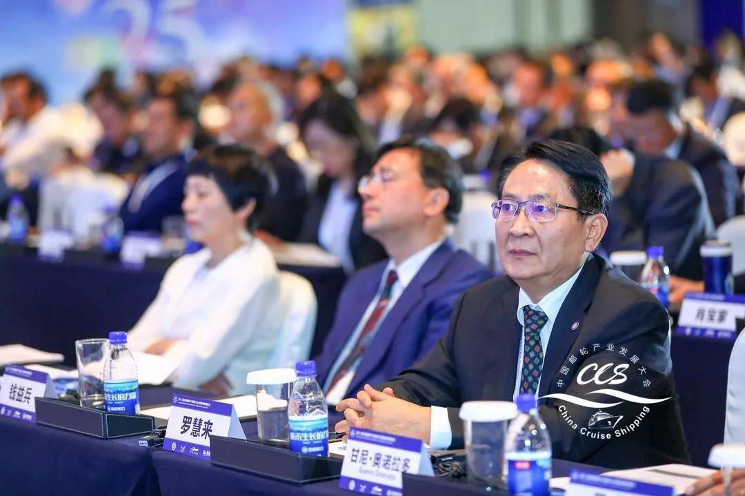 中国国防交通协会会长赵占平,联合国世界丝路论坛名誉主席曾勇,海关