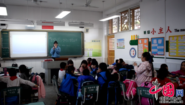 成都龙泉驿社教中心开设创新课堂 提升学生综合素质
