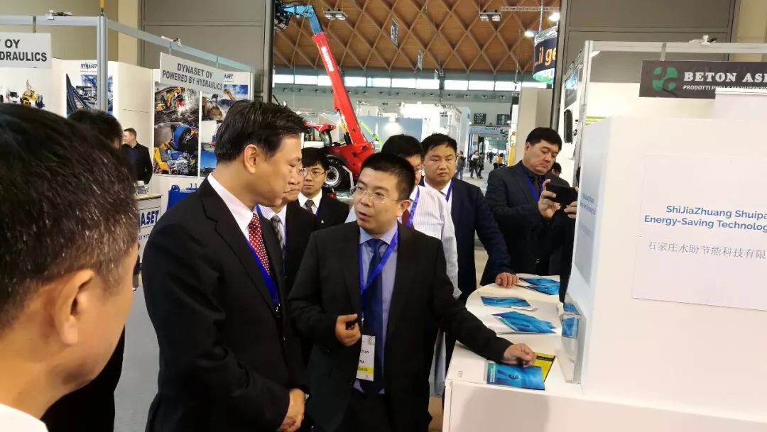 石家庄水盼节能科技有限公司总经理赵亮向中国工信部节能司副司长李力