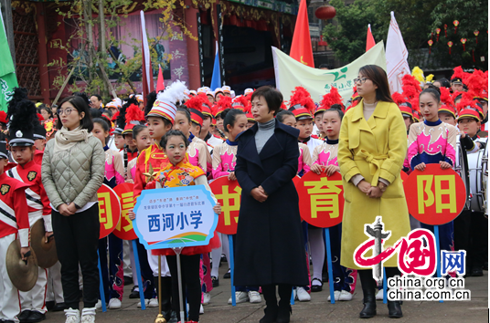 网11月20日讯(李小野 钟传亮)近日,成都市龙泉驿区西河小学校长李华