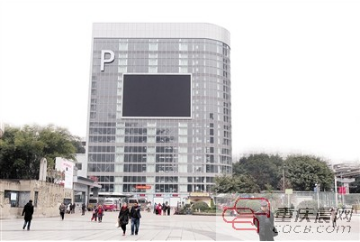 重庆首座智能立体停车楼试运行 扫码自动存取