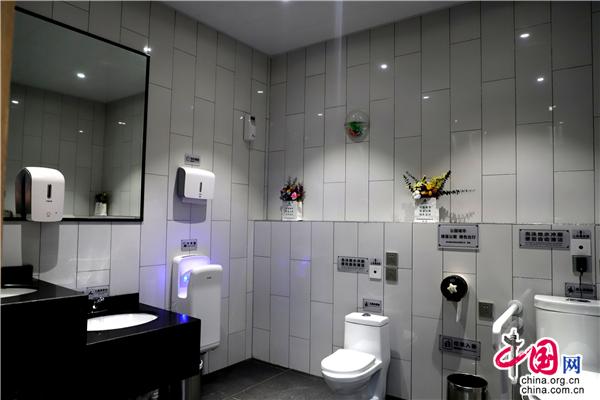 四川厕所革命新样本 全国首创公园城市绿道厕所