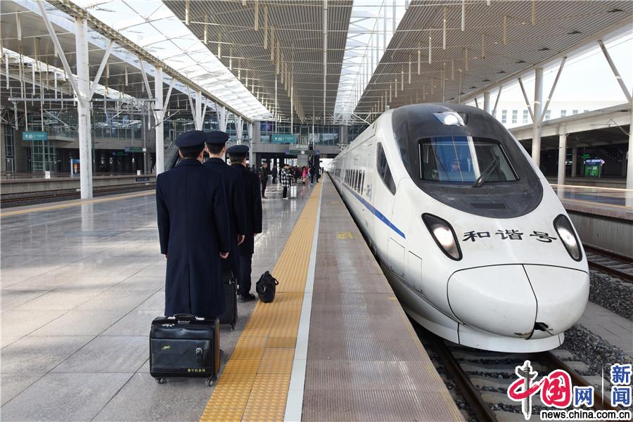 新春走基层:从蒸汽机车到高铁列车老司机刘春