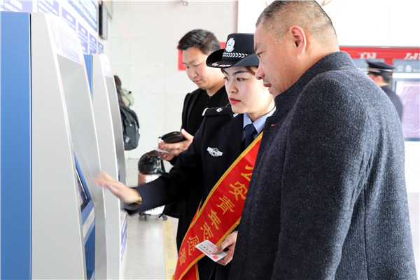 让雷锋精神深植于心 各地铁路公安机关立足岗位服务旅客