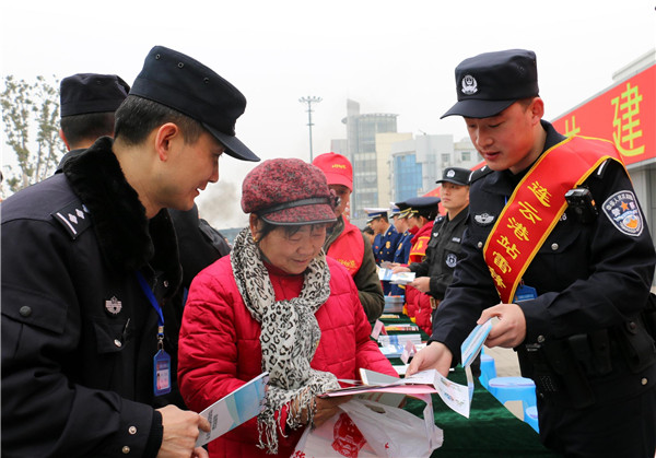 让雷锋精神深植于心 各地铁路公安机关立足岗位服务旅客