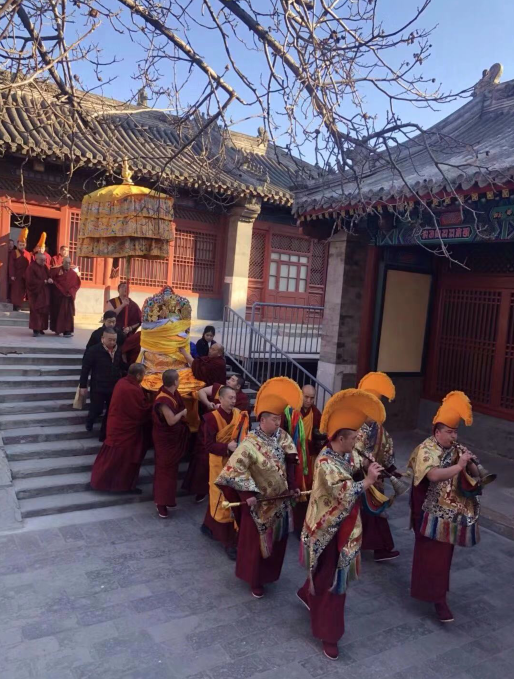 雍和宫大愿祈祷法会之绕寺活动大愿祈祷法会是藏传佛教格鲁派的重要法