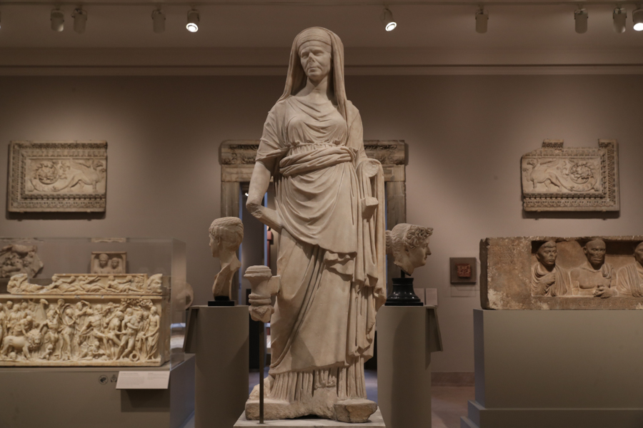 美国(五 三)波士顿美术馆1/48作者: 叶飞烧香的女祭司 罗马 大理石