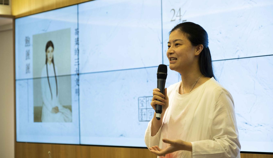 普洱茶收藏家何作如;上海世博会"茶仙子",中国茶文化推广大使鲍丽丽