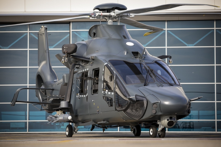 空客为法防长展示法军下代主力直升机造型