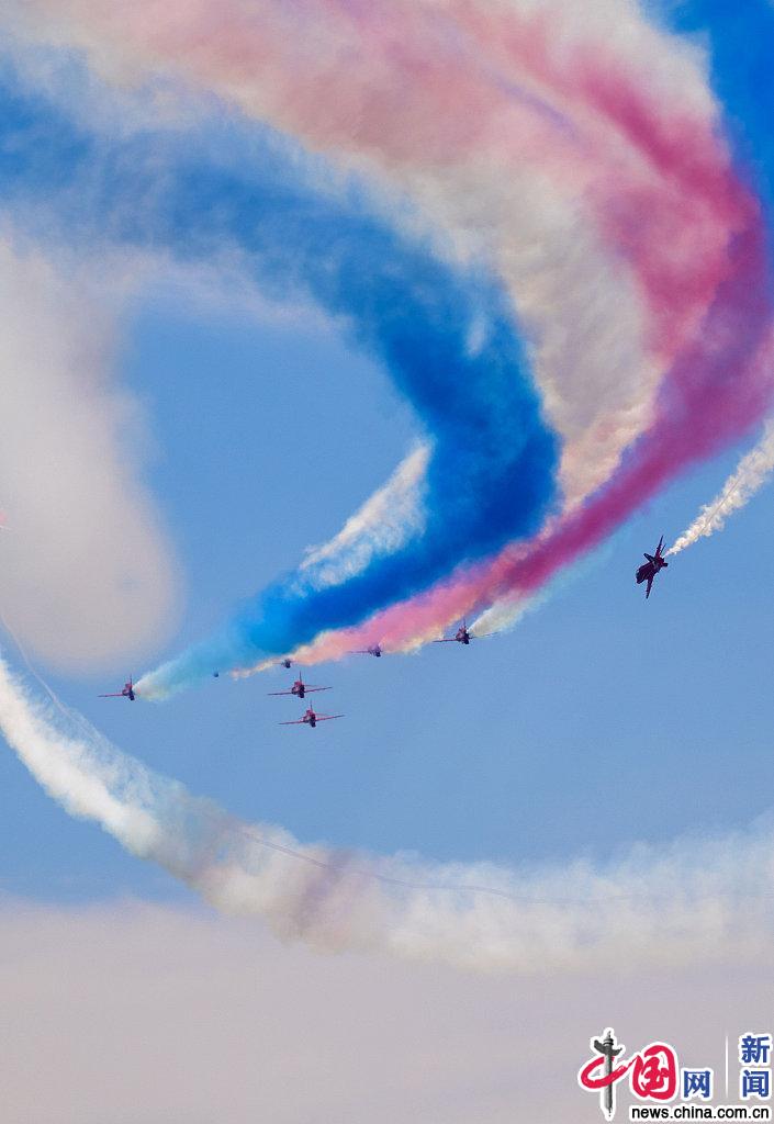 2019年度英国托贝航展开幕 红箭飞行表演队