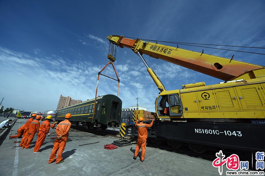 内蒙古巴彦淖尔:铁路开展应急救援演练( / 9 )