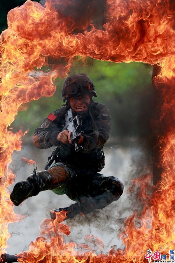 "锻"利刃丨武警特战队员突破极限磨砺"尖刀"