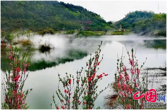 夏日里走进巴岳山玄天湖享天蓝水净一丝幽清