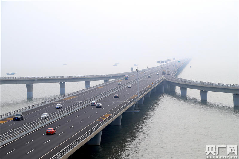 【我爱这片蓝色的国土】8年车辆通行总量超8000万 胶州湾大桥打通青岛