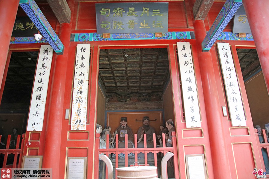 东岳庙大门口对联图片