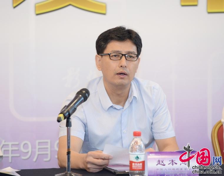 中国网北京9月8日讯(记者胡俊)“打呼噜”、“清嗓”、“胃反酸”……这些表面看起来不起眼的“小毛病”,背后很可能隐藏着严重的疾病。9月7日,在京举行的第二届全国胃食管反流病宣传周新闻发布会上,参会的嘉宾、媒体记者就胃食管反流病相关内容作了深入交流。 中国网北京9月8日讯(记者胡俊)“打呼噜”、“清嗓”、“胃反酸”……这些表面看起来不起眼的“小毛病”,背后很可能隐藏着严重的疾病。9月7日,在京举行的第二届全国胃食管反流病宣传周新闻发布会上,参会的嘉宾、媒体记者就胃食管反流病相关内容作了深入交流。