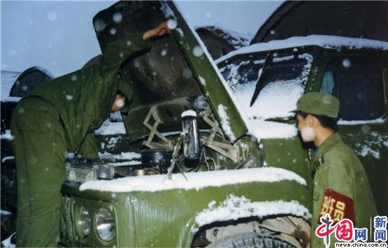 80年代川藏线汽车兵图片