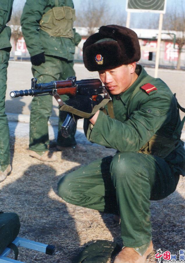 2002年武警照片图片