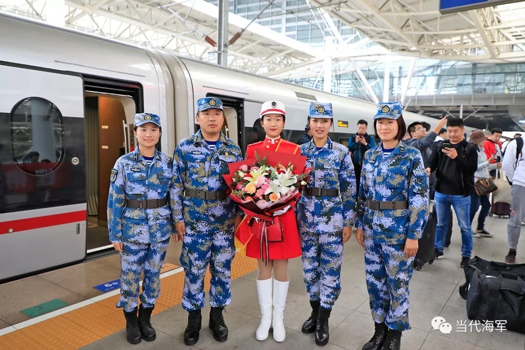 她说,在阅兵训练场上,我们女民兵方队一直跟火箭军受阅方队是"邻居"