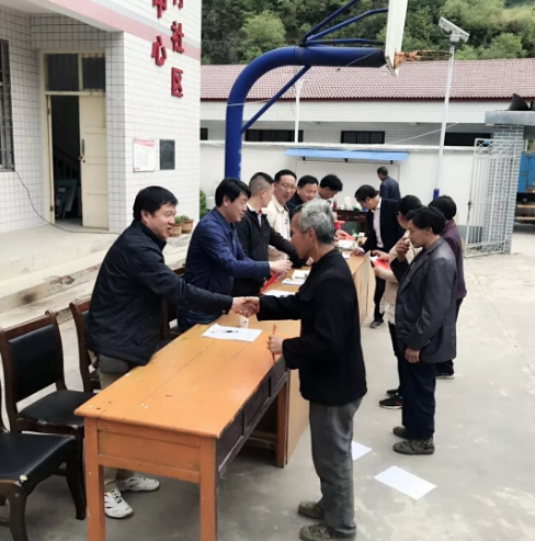 汉中市铁路中心医院"光明行动"帮略阳贫困家庭摆脱了因病致贫