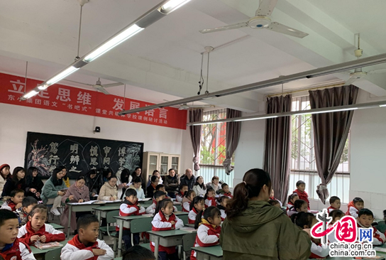 成都大邑三岔镇小学搭建成长阶梯 提高教师教学水平