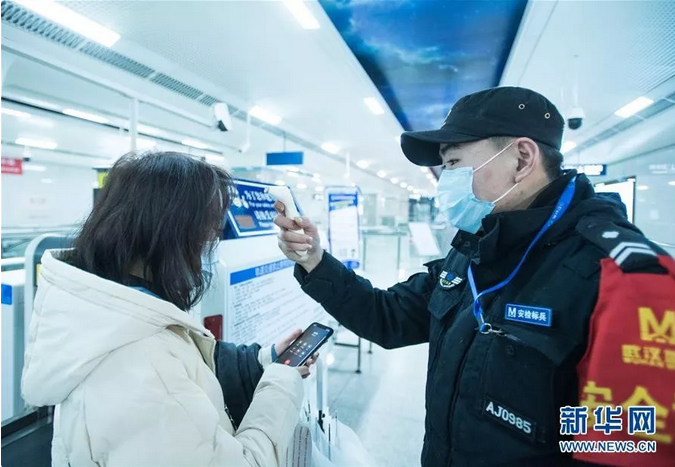 以飞沫传播和接触传播为主 戴口罩是有效的防护措施之一冠状病毒按照