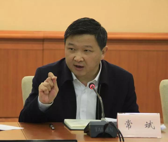 常斌要求,各专项小组要提前做好春节人员返乡出行,学生返校,工程开工