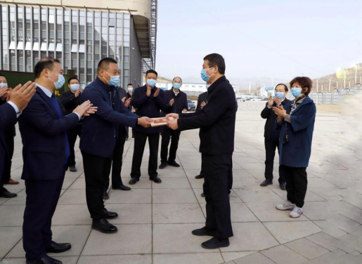 3月20日,河南省林州市委书记王宝玉,市委副书记李希忠,市人大常委会