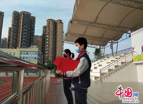 以劳动为荣成都龙泉驿向阳桥中学共迎五一谱写奋进乐章