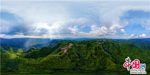 大风堡景区位于重庆东部三峡库区腹心地帯的石柱土家族自治县黄水镇