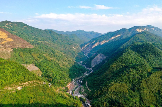 矿山公园和天池湖湿地公园等项目建设的快速推进,四川省华蓥市重点