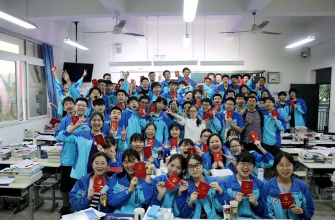 重庆第四十八中学校举行高2020级学生成人礼