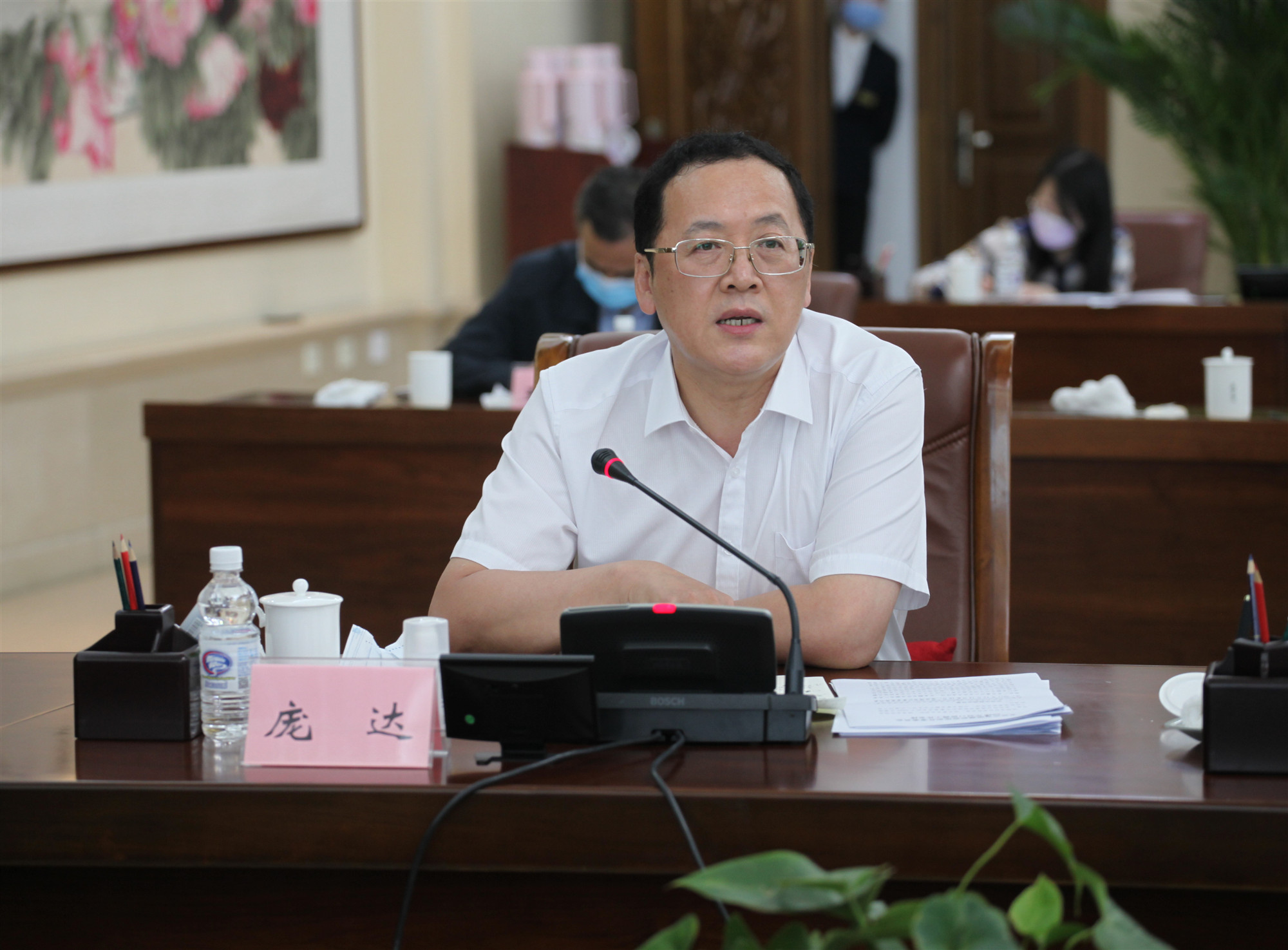 8省政协副主席庞达出席会议并发言.jpg
