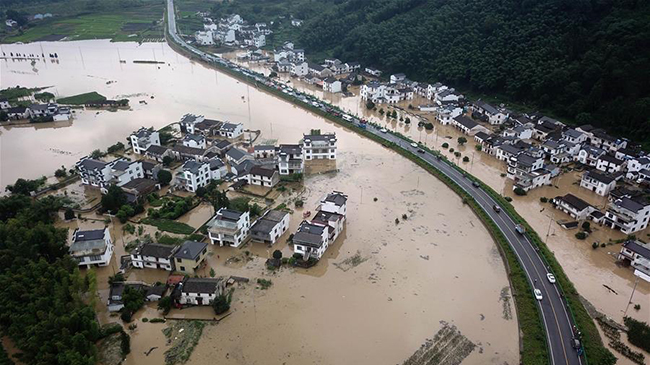 安徽黃山:暴雨引發洪澇災害 被困群眾及時轉移