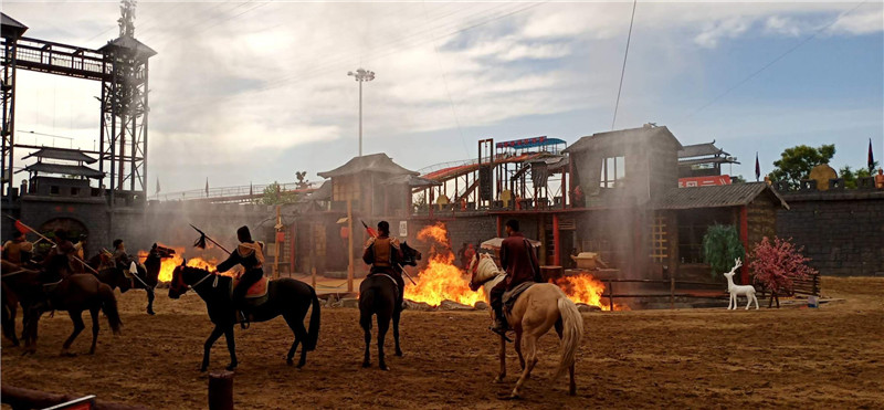 九州游记携手狄青风云向西安助老爱幼基金会捐赠活动在白鹿仓举行