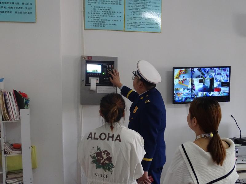 南丰大队检查幼儿园消防安全 为萌娃撑起"保护伞"