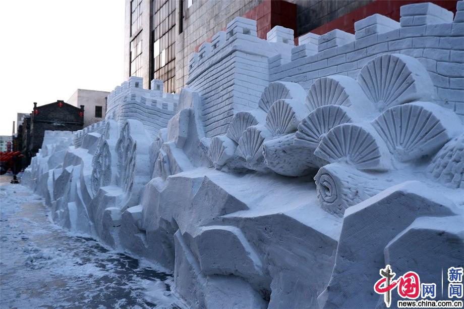 哈尔滨现大型微长城雪雕景观_新闻中心_中国网