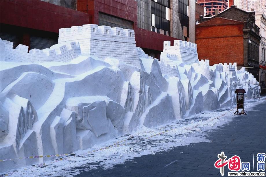 壮美逼真!哈尔滨现大型微长城雪雕景观