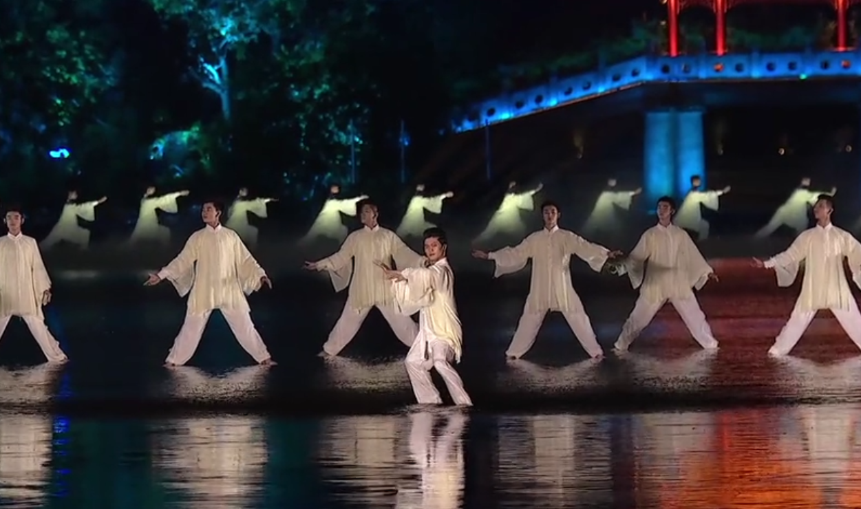 2008年北京奥运会,太极拳作为表演项目向世界展示;2012年,在"天宫一号