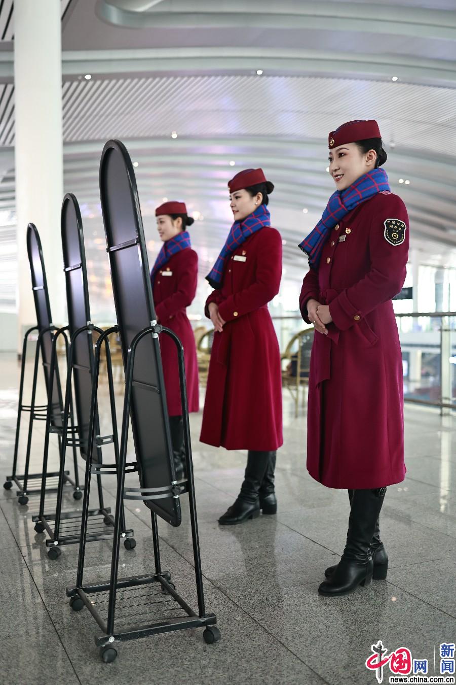 重庆"动妹"礼仪培训备战春运_新闻中心_中国网